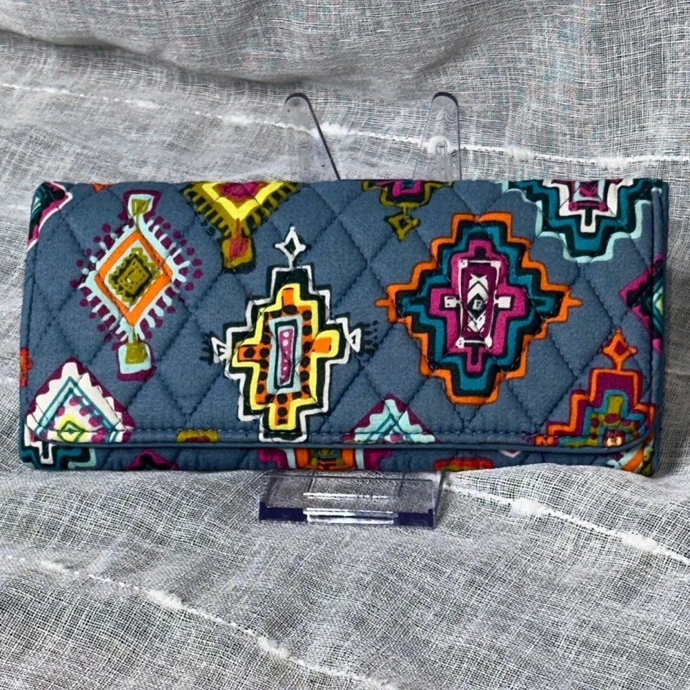Vera Bradley Painted Medallions Pattern Fall 2017 Tri Fold Magnetic Closure NWOT